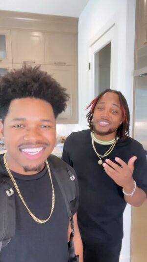 Leon G. Thomas III Instagram - Singing with the bro @leonthomas @nathandavisjrndj 🤩🎤 (Comment what we should sing next & your Cashapp for a big SURPRISE)💰