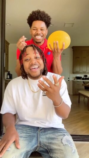 Leon G. Thomas III Instagram - Did y’all know all the songs? 😱 @nathandavisjrndj @leonthomas (Comment your fave Tv show & your Cashapp for a big SURPRISE)💰
•
•
•
#victorious #catvalentine #nickelodeon #arianagrande #jadewest #victoriajustice #harrystylesedit