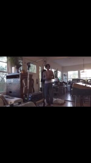 Leon G. Thomas III Instagram - Snooze remix Ft @justinbieber out now ! 
@sza @blk_beats @babyface @iam_c_lang. 💤🔥🔥🔥
