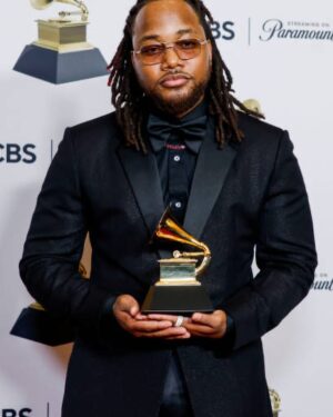 Leon G. Thomas III Instagram - This moment is such a blessing 🏆 So honored to be a part of this project @sza @khrisriddicktynes @babyface @blk_beats 🙏🏾

#Grammy #Award