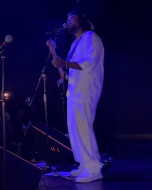 Leon G. Thomas III Instagram - Atlanta, you really set the tone, and I can't wait to carry this energy to every city! 🤩

#LeonThomas #ElectricDusk #Tour #Atlanta #Georgia