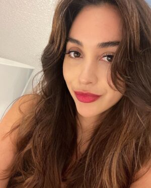 Lindsey Morgan Instagram - To bang or not to bang?