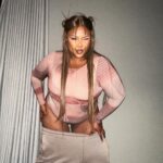 Lizzo Instagram - EASY SNATCH-CESS! THIS BODYSUIT IS CALLING UR NAME! @yitty <——— U KNO U WANNA😚