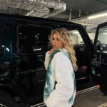 Lyudmila Chebotina Instagram - Эту тачку я сама купила Эту шубу я сама купила Ювелирку, сумки я сама купила И в музло свое я сама вложила🙂