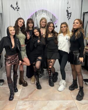 Lyudmila Chebotina Instagram - IT GIRLS🫰🏼
@influesii малышка, 2 года, это успех❤️
@dilara.nails.beauty