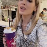 Lyudmila Chebotina Instagram - Сними рилс под мою песню «Солнце Монако» со стаканом ONE PRICE COFFEE, отметь @onepricecoffee , поставь #рафсолнцемонако и выигрывай APPLE призы каждую неделю🫰🏼