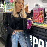 Lyudmila Chebotina Instagram - Забежала в ONE PRICE COFFEE за своим любимым рафом😊 Покупай наш лимитированный Раф Солнце Монако в ONE PRICE COFFEE, снимай Рилс со стаканом под мой трек «Солнце Монако» и участвуй в челлендже с крутыми призами – Ipad, Apple Watch, Airpods и Apple TV! Подробности в аккаунте у ребят @onepricecoffee Всем удачи🫰🏼