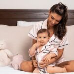 Mélanie Dedigama Instagram - Ma mini moi 💞 . J’aime trop cette photos j’adore nos pijamas 💗 . . #babylove #mamaninlove