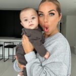 Maddy Burciaga Instagram - Petite journée au Mall, tellement contente qu’Andrea n’est plus ses crises RGO, c’est tellement bien de pouvoir sortir avec lui et profiter à fond de chaque moment maintenant qu’il va mieux 🥰 Je l’aime tellement 🥹 Ma Tenue complète vient de chez @sheinfrance_ ☺️ Profitez de mon code 👉🏽 MADDY23 valable sur tout le site ❤️#SHEINforall #sponsorise #sheinwintersale Dubai, United Arab Emirates