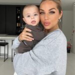 Maddy Burciaga Instagram - Petite journée au Mall, tellement contente qu’Andrea n’est plus ses crises RGO, c’est tellement bien de pouvoir sortir avec lui et profiter à fond de chaque moment maintenant qu’il va mieux 🥰 Je l’aime tellement 🥹 Ma Tenue complète vient de chez @sheinfrance_ ☺️ Profitez de mon code 👉🏽 MADDY23 valable sur tout le site ❤️#SHEINforall #sponsorise #sheinwintersale Dubai, United Arab Emirates
