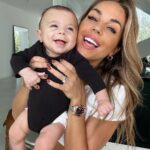 Maddy Burciaga Instagram - Avec mon petit Coquin 👶🏻❤️ Vous trouvez qu’il commence à me ressembler ? 🙊 en tous cas c’est un sacré charmeur 😏 Dubai, United Arab Emirates