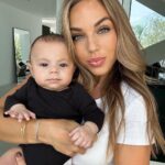 Maddy Burciaga Instagram - Avec mon petit Coquin 👶🏻❤️ Vous trouvez qu’il commence à me ressembler ? 🙊 en tous cas c’est un sacré charmeur 😏 Dubai, United Arab Emirates
