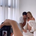 Maddy Burciaga Instagram – Backstage Shooting Grossesse🤰🏼
Hate de vous montrer le résultat, on a voulu immortaliser les derniers moments avant l’arrivée de bebe 👶🏻🤍
#35sa