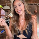 Maddy Burciaga Instagram - Moi qui me maquille pas souvent au quotidien, la je me suis fais plaisir ✨😂🙊 Kalua Mykonos Paraga