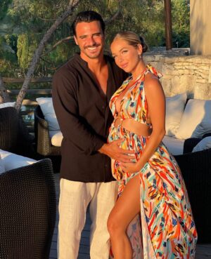 Maddy Burciaga Instagram - Bien Arrivée en Corse 🌺❤️