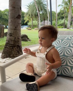 Maddy Burciaga Instagram - Welcome to Mauritius 🇲🇺
1 2 3 c’est nous 🫶🏼
4 : Un peu Soif 🍎
5 : Mamaaaan ♥️
6 : Visite avec Papa 🌴
7 : Bananaaa 🍌 + fou rire d’Andrea 😂