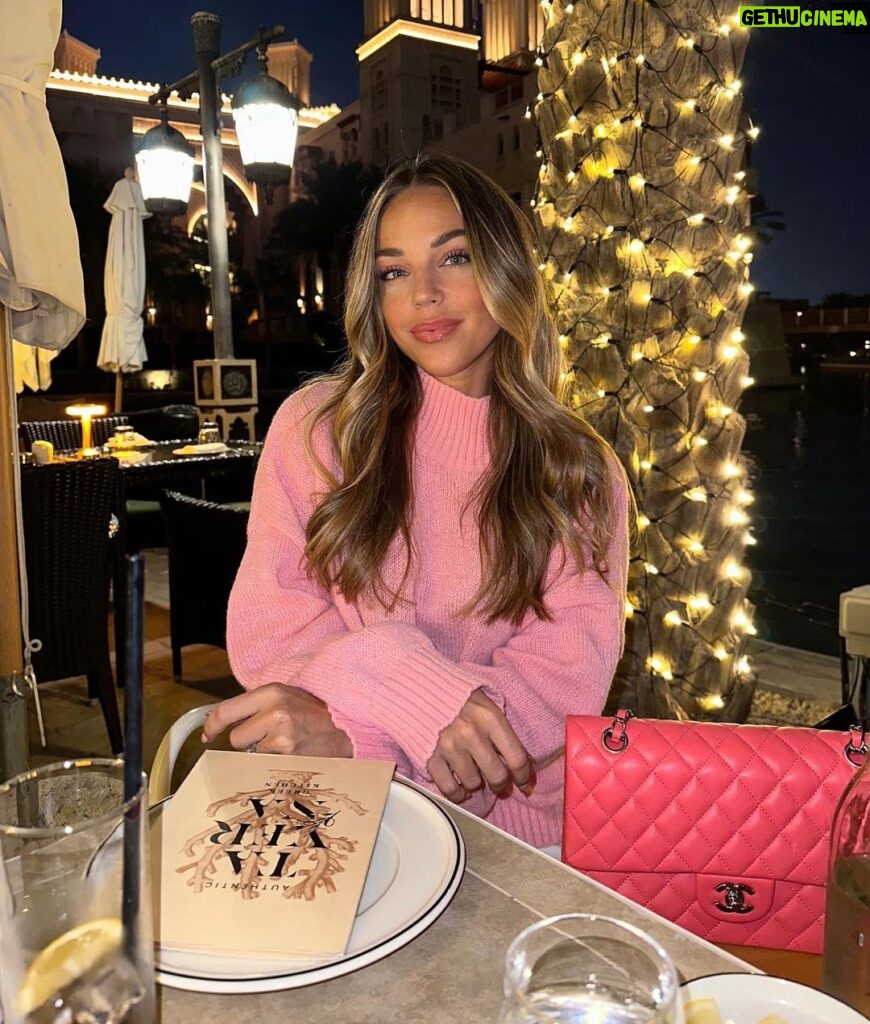 Maddy Burciaga Instagram - Night Out 💕 Rendez-vous sur le site SHEIN France ! Soldes d’hiver à partir de 10 Janvier : Jusqu’à -70 % sur toutes les catégories + 15% des 29€ d’achats ou -20% à partir de 69€ d’achats avec mon code 💕 SHMADDY 💕 #SHEINsoldesdhiver2024 #SHEINpetitprix @sheinfrance_ @sheinofficial #publicite Madinat Jumeirah