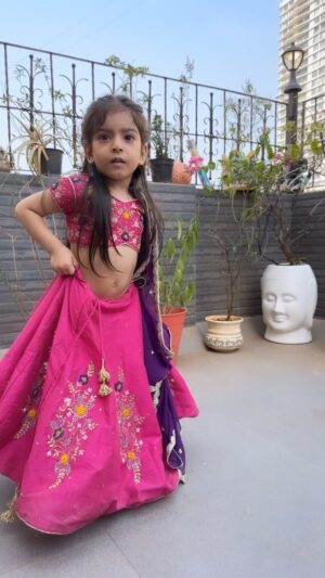 Mahhi Vij Instagram - Cutest❤️❤️❤️

Lets see what you notice 😜

Lehnga @the.adorbss
