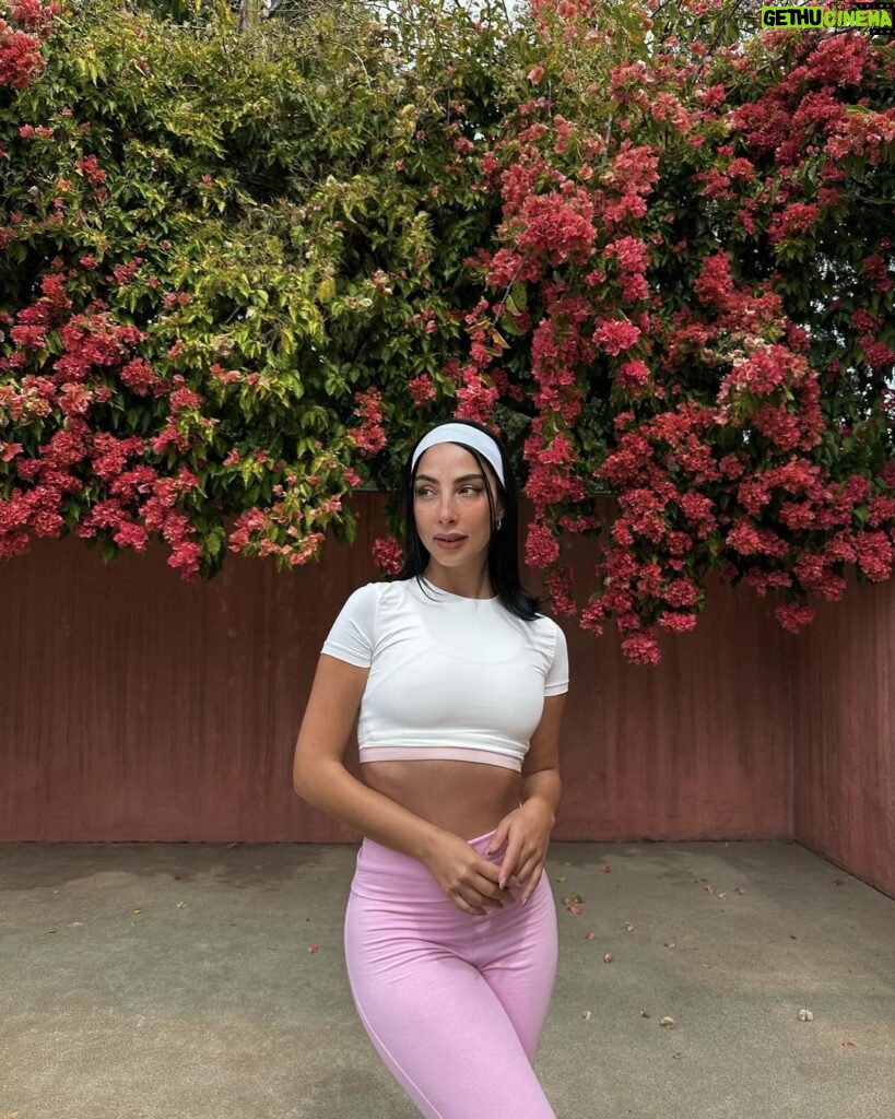 María Chacón Instagram - Girl therapy con @clarinsusa 🌸 Beverly Hills, California