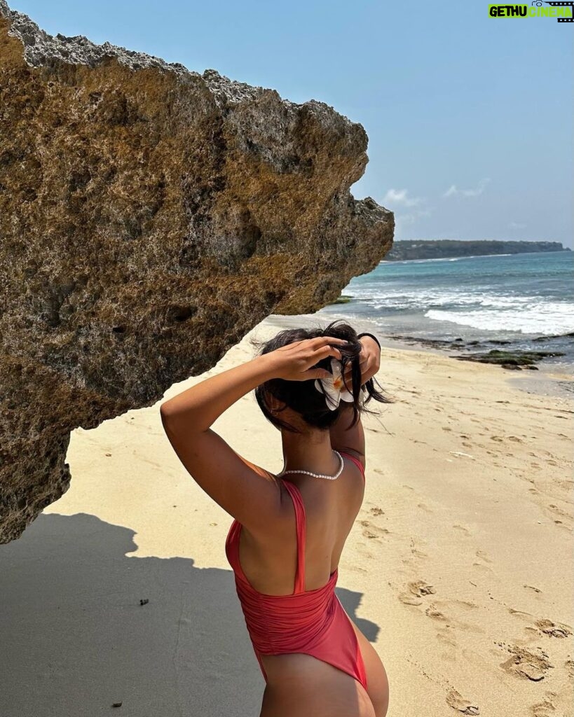 María Chacón Instagram - happy memories ☀️🌊🏄‍♀️🏍️🌼 Bali, Indonesia