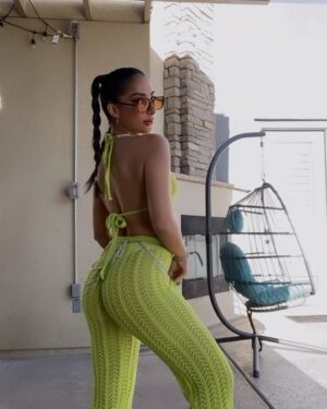 María Chacón Instagram - recuerditos de coachella de años pasados que no subí porque este año nos toca trabajar y verlo desde casa 🌼✌️🌈