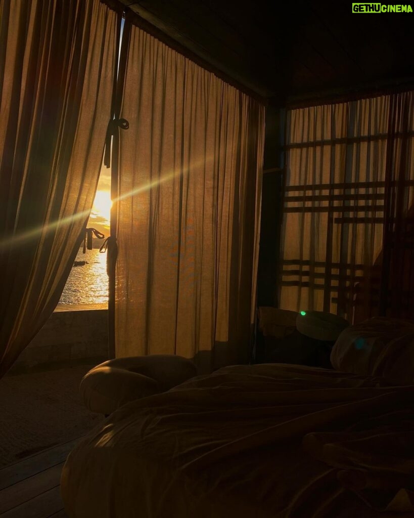 María Chacón Instagram - Cabito, te extrañé🤍🌊 y mi lugar favorito @thecapehotel The Cape, a Thompson Hotel