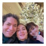 María Valverde Instagram – Con todo nuestro amor, les deseamos una muy Feliz Navidad. ❤️🎄⭐️
—-
With all our love, we wish you a very Merry Christmas. ❤️🎄⭐️