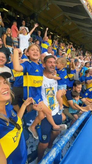 María del Cerro Instagram - Boca en Familia 💙💛💙 
@bocajrsoficial
