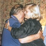María del Cerro Instagram - Nunca pensé en tener el privilegio de que mis hijas compartieran con sus Bisabuelos, Tata , gracias por tanto ♥️♥️♥️ Descansa en Paz , que acá te honramos recordando los findes eternos en el adorado Campito , Mar del Plata y las navidades ♥️🙏 Ya estás en Paz con tu Gran Amor