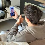 Marc Márquez Instagram - Compartir momentos con mi padre siempre es un regalo! ☺️ Las videollamadas nunca faltan con el #GalaxyS24 Ultra cuando estamos lejos. 🙌 Si quieres sorprenderle ahora que se acerca el Día del Padre aprovecha que en @samsungespana tienen una promo especial! 📲 #GalaxyAI #publi
