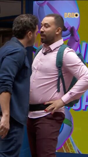 Marcos Veras Instagram - #VAMOINVADIRSUACASA 🏠 • ELE VOLTOOU PRA VIGORAR! 🗣️ @gildovigor retornou para fazer uma baguncinha rápida na casa. 😂 #BBB24 #RedeBBB @omarcosveras