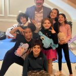Marcos Veras Instagram - Um #tbt recente das filmagens recém terminadas de Turma da Mônica - Origens, série que estreia esse ano no @globoplay . Agradeço demais aos amigos da @bionicafilmes que realizaram o sonho de fazer parte de um universo tão importante na vida de todos nós. O mundo de Maurício de Sousa. Obrigado @belvaliante e toda equipe linda de direção . Obrigado aos meus colegas de elenco. Valeu Turma da Mônica. Foi lindo! E já já você vai poder ver #turmadamonica