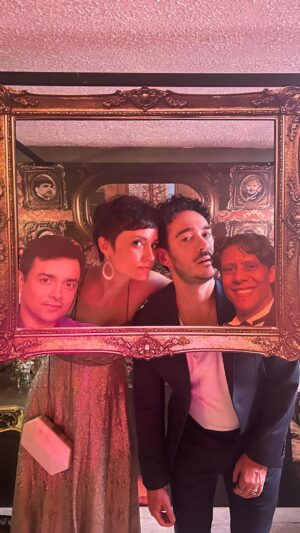 Marcos Veras Instagram - Eu vi esse amor nascer ! Conheço @wbendelack há mais de 20 anos e @rodrigoonie há mais de 15. Uma amizade de vida, de palco, de TV, de arte e cultura. Presenciei esse amor brotar, amadurecer e nos divertir. Sim, eles são um parque de diversões mesmo. Ontem pude presenciar mais uma etapa linda dessa união. Emocionei! Foi lindo! Mais e mais felicidades pra vocês meus amigos amados. Viva o Amor ❤️
#casoriorw
