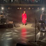 Marcos Veras Instagram - Pense numa pessoa chorando que nem criança! Era eu ontem no show desse artista potente chamado @silveropereira . Força e delicadeza no mesmo palco, na mesma ação. Um espetáculo emocionante sob comando de um artista que eu já admirava, e que agora tô tendo a honra de dividir um set de filmagem. Silvero Pereira Canta Belchior, canta o Nordeste. Canta nossos pais, nossos amores, nossos amigos. È lindo demais. Se passar pela sua cidade, dá um jeito e vai. ❤️