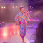 Marcos Veras Instagram - Pense numa pessoa chorando que nem criança! Era eu ontem no show desse artista potente chamado @silveropereira . Força e delicadeza no mesmo palco, na mesma ação. Um espetáculo emocionante sob comando de um artista que eu já admirava, e que agora tô tendo a honra de dividir um set de filmagem. Silvero Pereira Canta Belchior, canta o Nordeste. Canta nossos pais, nossos amores, nossos amigos. È lindo demais. Se passar pela sua cidade, dá um jeito e vai. ❤️