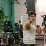 Marcos Veras Instagram - Uns cliques de set 🎬 #vududelivery 📸 @eli_hayasaka