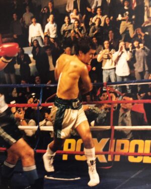 Mariano Martínez Instagram - .
Antes que termine el día no quería dejar de subir unas fotos de “campeones de la vida “. Son unas que tenia guardadas y hoy a 20 años de la novela quiero compartirlas. 
@osvaldolaportok 
@castrolucianook 
@betianablum 
@elchuecosuar🥊❤️😊🥂