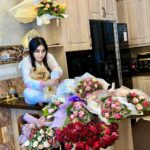 Marina Alobaidi Instagram - مساكم 👈🏻🌸🌹🌷💐🌺🍃✨ . . #مارينا_العبيدي #ملكة_جمال_العرب #missarabworld2021🇮🇶 #luxury #luxurylifestyle #flowers #fyp Home Sweet Home