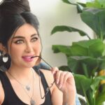 Marina Alobaidi Instagram - ... عِــش عَفويتك ؛ تاركاً للناس إثم الظنون ... 🥰 . . . مساكم ورد يا قوم ♥️ . . By: @ola_shemari #مارينا_العبيدي #luxury #luxurylifestyle #dxb #dubai #explore Dubai, United Arab Emirates