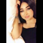 Marina Alobaidi Instagram - مساكم ورد يا حلوين 🌸🌹🍃🌷💐🌺 . . . سيلفي عادي 🦦 . #مارينا_العبيدي #black #explore #dxb #dubai Kempinski Hotel Mall Of The Emirates Dubai
