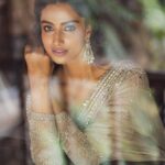 Meenakshi Chaudhary Instagram - Still in my saree era 🥹🤌🏽❤️ . . . . Wearing: @anushareddy.couture Jewellery: @alluringaccessories.a2 Style by : @stylebyannapurna Team : @i.Deekshasetti Makeup : @nehabagga21 Hair : @chinnisrinu_stylist Clicked by: @the_pixel_farmer Aaromale