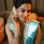 Meenakshi Chaudhary Instagram - Saree and I , it’s a love story 🙈🤓🫶🏽 Clicked by- @srikrishna_photography9 Jewellery- @amyrasilver Saree makeover -@_h_d_beauty_parlour_ Make up - @chadarasapallivamsikrishna Hair - @chinnisrinu_stylist