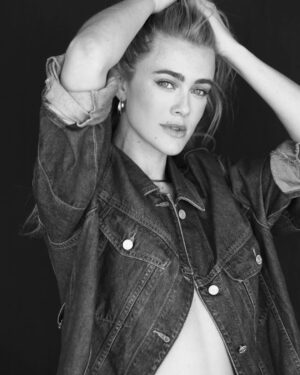 Melissa Roxburgh Instagram - Overdue with @gregorio 📸