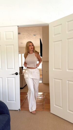 Mercedes Blanche Instagram - POV you are late from your meeting