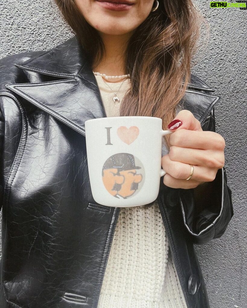 Meriç Aral Instagram - sizler için özenle hazırladığım birbirinden alakasız ve değerli görsel ve bir miktar fashion, büyücülük ve gülümseme içeren bu özel dosyaya hoşgeldiniz. ✨🧝🏻‍♀️✨🪄✨🪄🧟‍♀️🧟‍♂️🧝🏻‍♀️✨ October