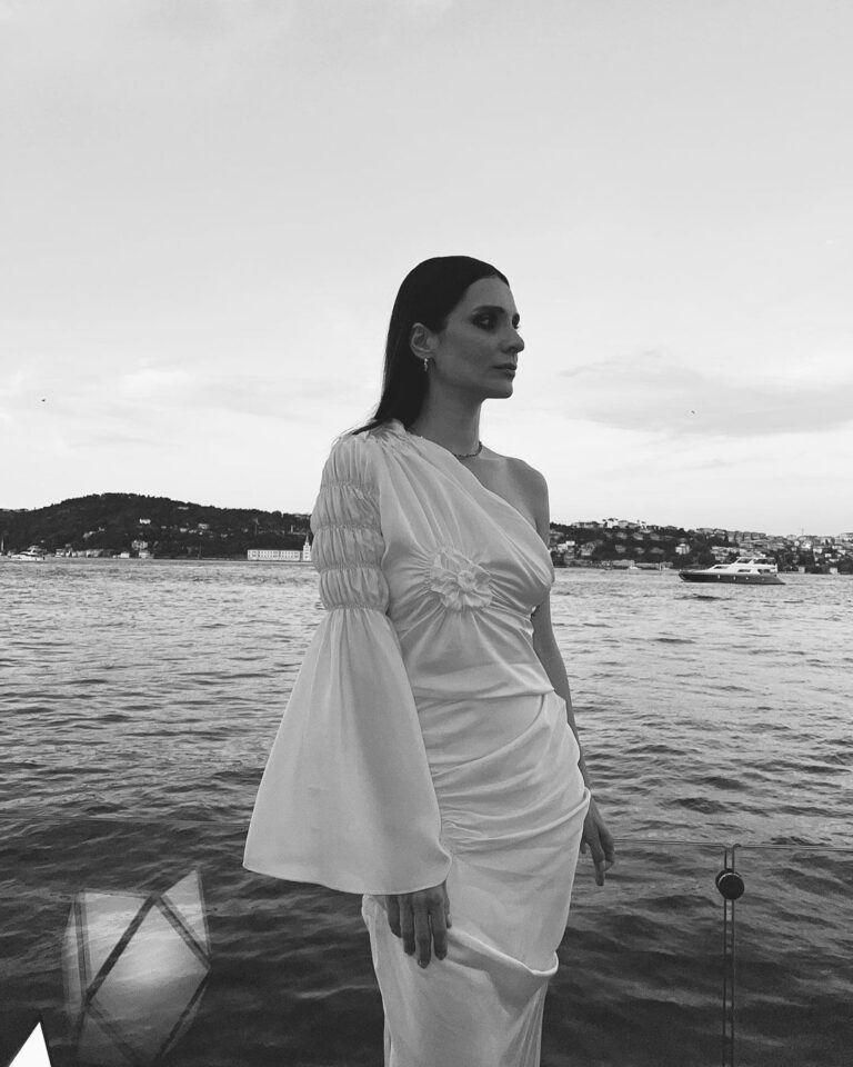 Meriç Aral Instagram - #ellestyleawards 🤍 @ali_kalyoncu