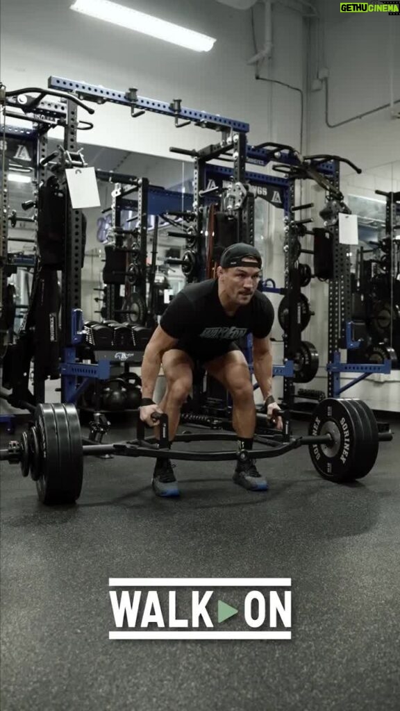 Michael Chandler Instagram - #workoutoftheday - BULKING SZN: our bulking program is almost complete. If you want to add muscle mass, train with me at walkonfit.com - Walk On. - See you at the top!