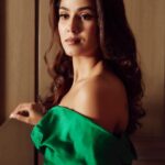 Mira Rajput Instagram - At the Plaza @jioworldplaza @amrapalijewels @safiyaa_official @loubutinworld @edwardlalrempuia @hairbysanjanag @makeupbyvishakha 📷 @kadamajay