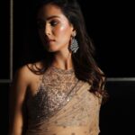 Mira Rajput Instagram - Another day, another sari Sari - @arpitamehtaofficial Jewellery - @renuoberoiluxuryjewellery @amigos.rizwan Styled by - @mohitrai with @ruchikrishnastyles @teammrstyles @richie_muah @hairbysanjanag