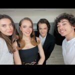 Miray Daner Instagram - Biraz da kamera arkası 🎬 Emeği geçen herkese teşekkürler 🤍 @rutkayozis @mutluahmet.sinan @aynnur @simgebirben 🌟 (Bütün gün bizimle ilgilendiği için maşasını bile tamamlayamadan, saçının yarısı düz yarısı dalgalı bir şekilde aramızda olan @berilvaroll en büyük teşekkür sana 🙌🏻)